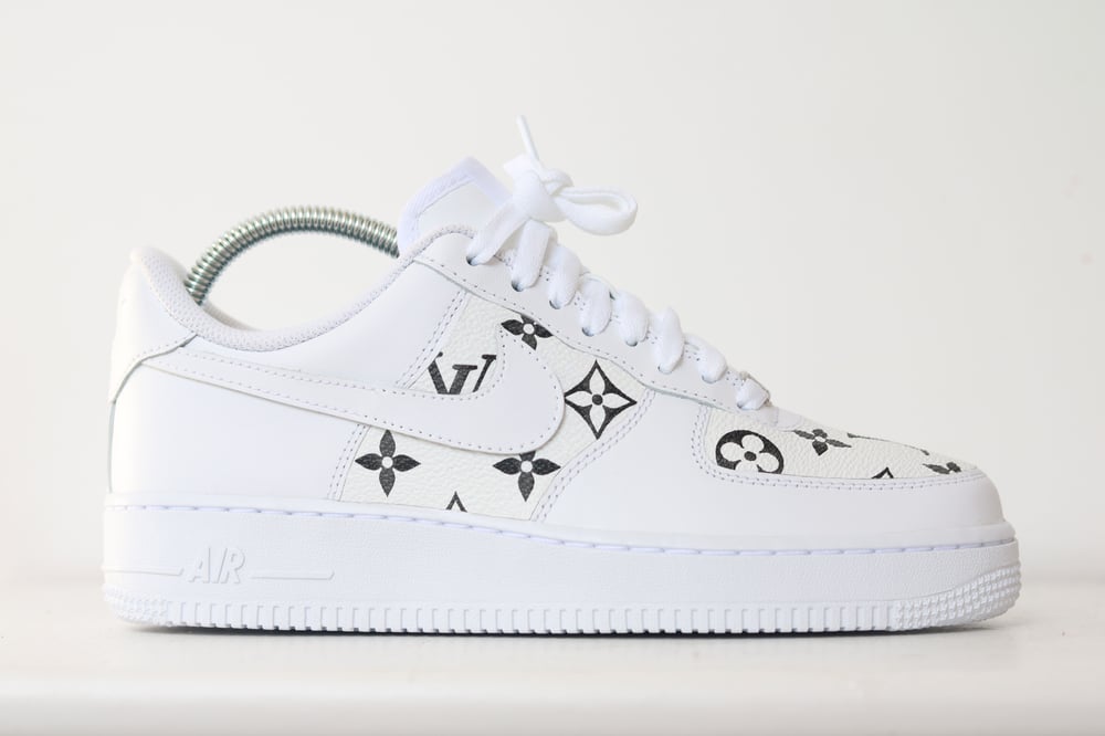 Image of LV 'WHITE/BLACK' Air Force 1 '07