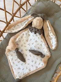 Image 2 of DOUDOU ENVELOPPANT MINI BRANCHE D’OLIVIER 