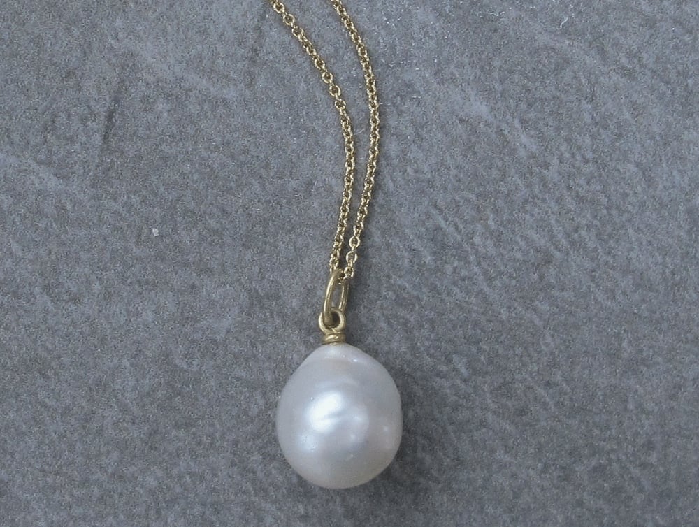 Image of White South Sea Pearl Pendant 18k