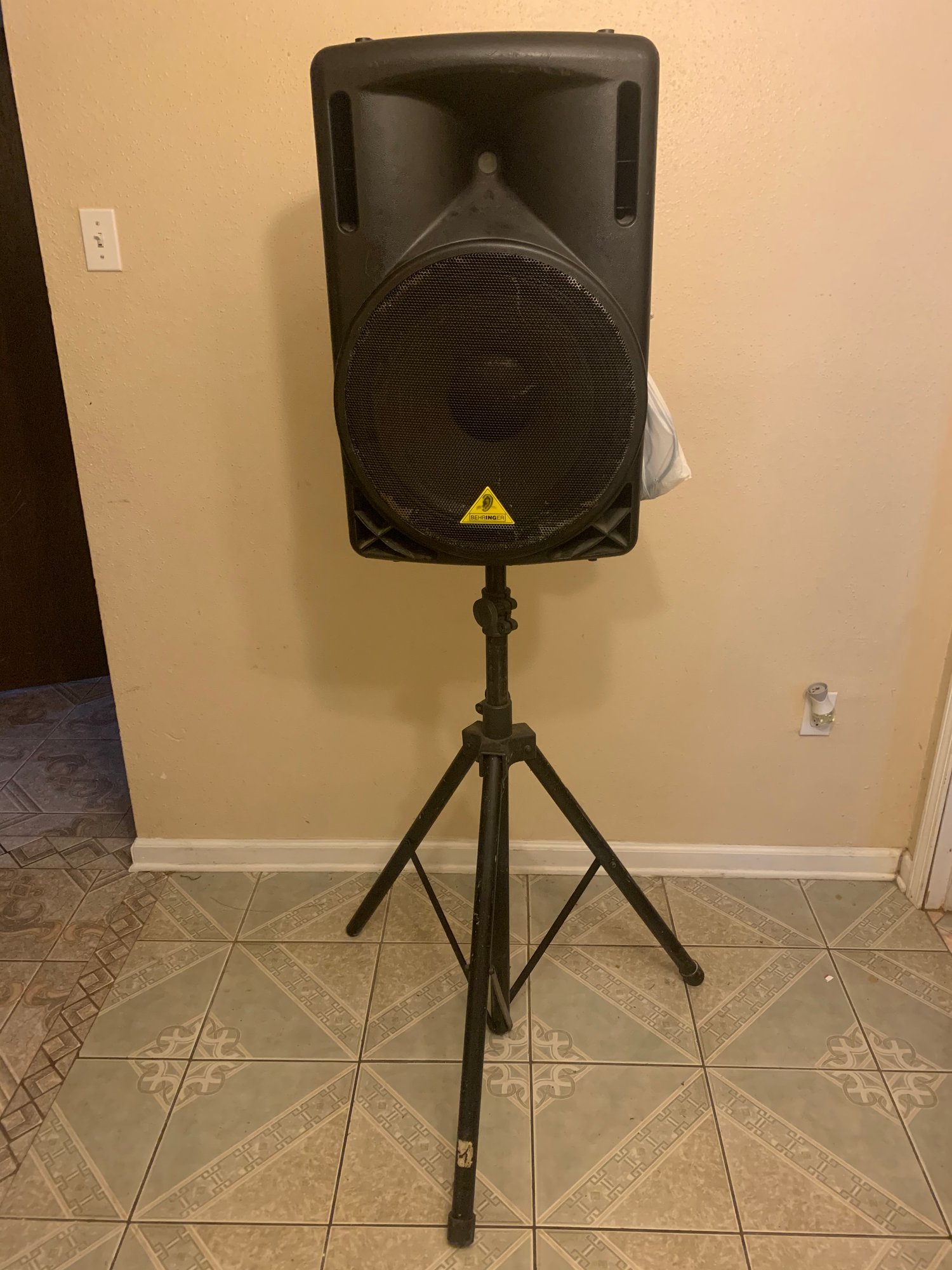 DJ speaker (wired)