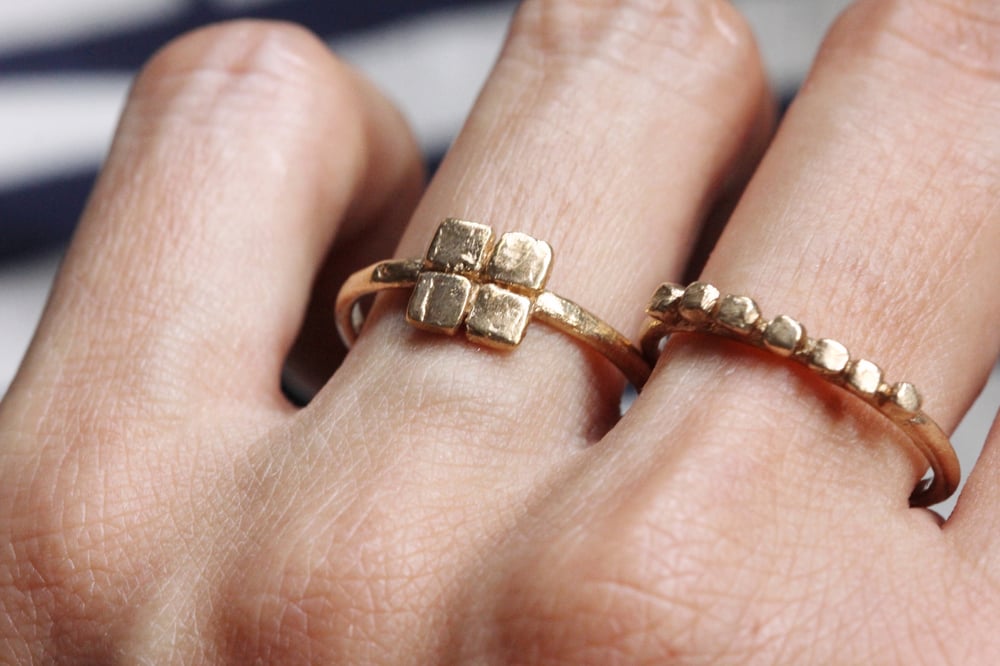 Image of Square gold ring. 18k. Grey goat