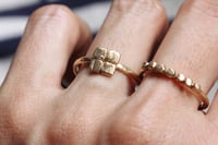 Image 4 of Square gold ring. 18k. Grey goat