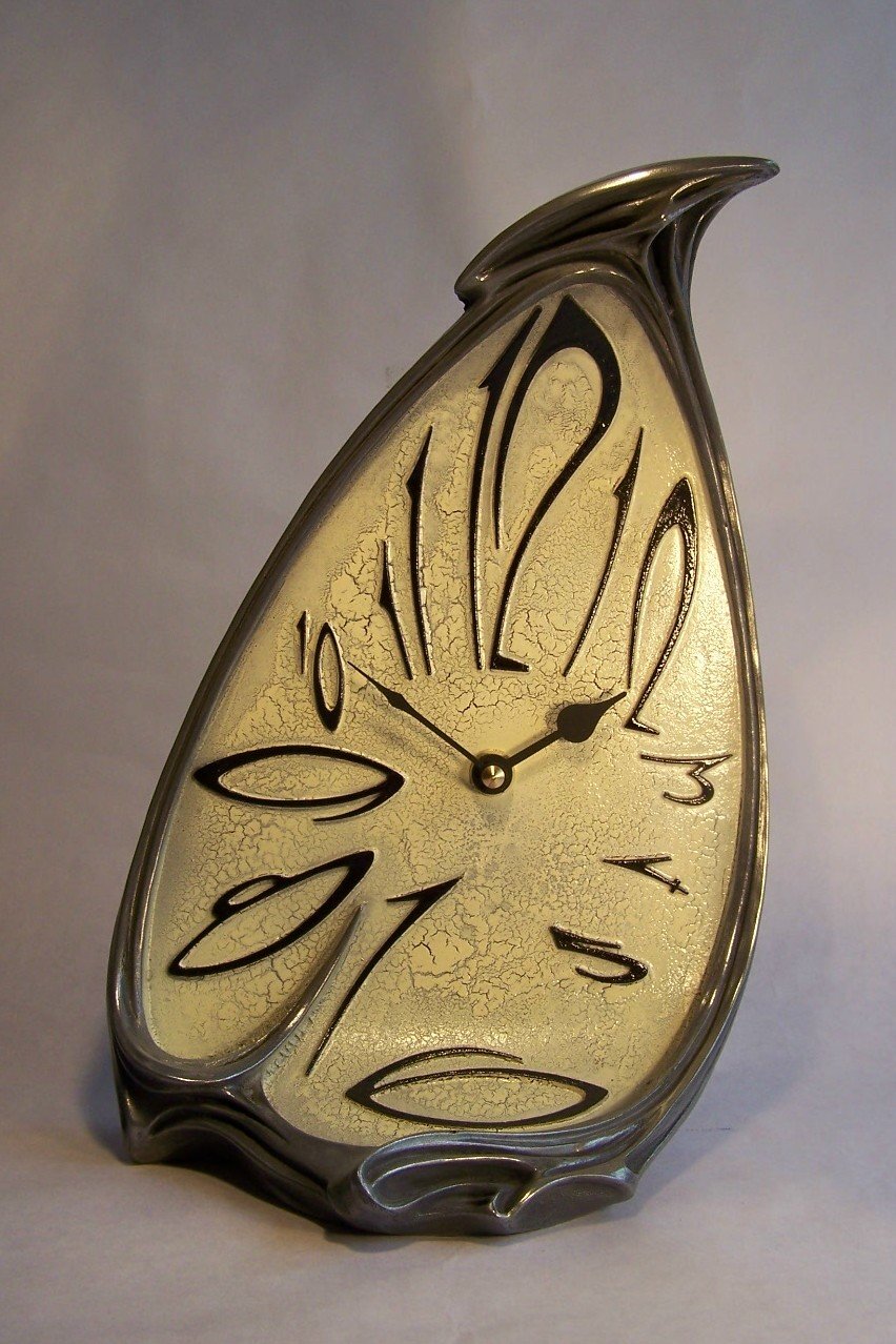 Julien Hatswell Timewarp Clock 1