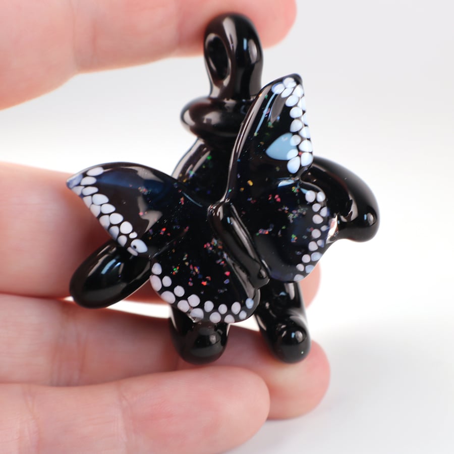 A Butterfly in the Hand (collab pendant with Mr. Dabbinport) 