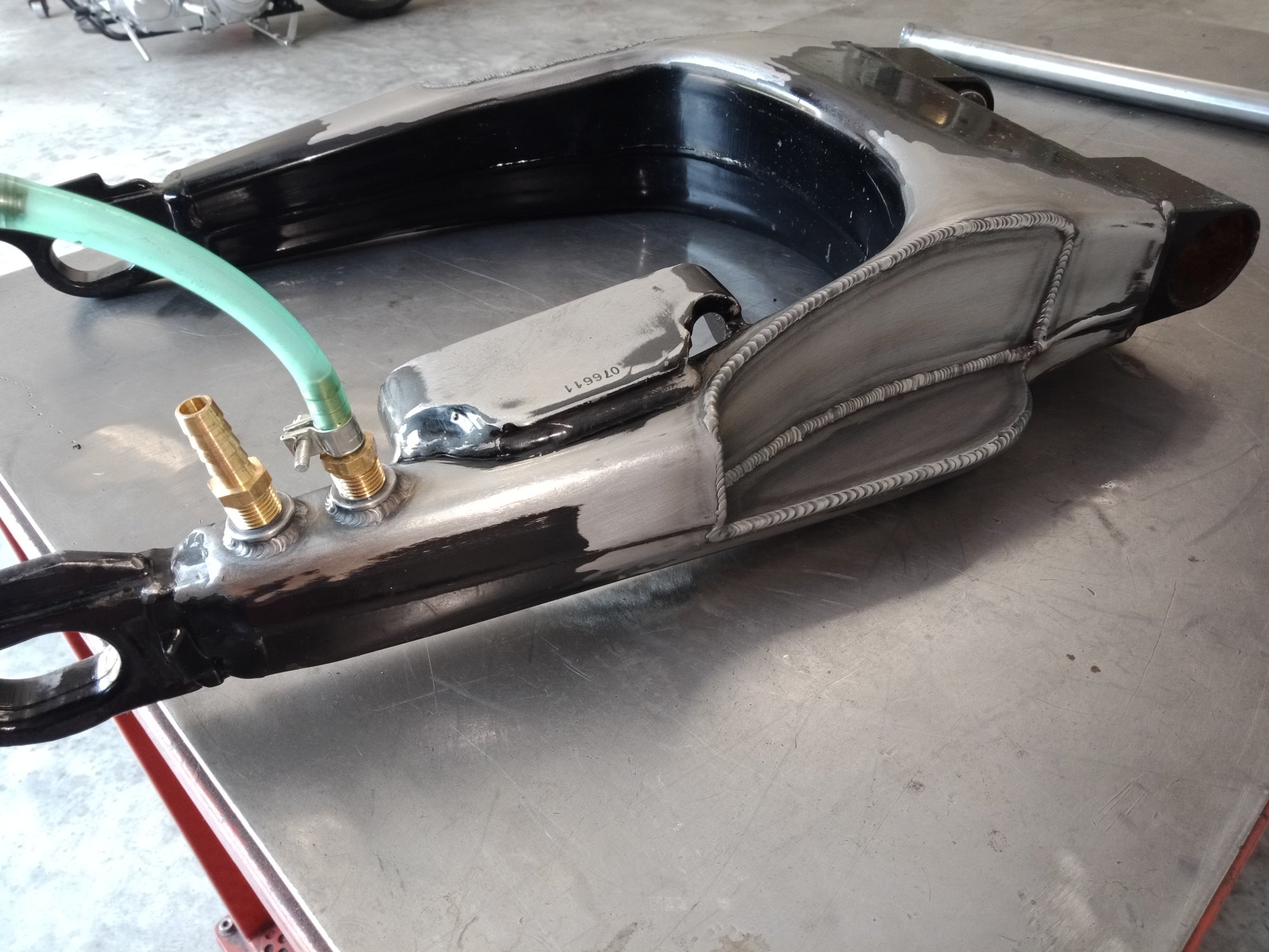 Tinworksinc 09-UP Harley Davidson Bagger Lay Frame Swingarm/Air Tank ...