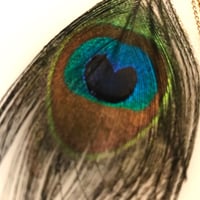 Image 2 of Mono Boucle d'oreille Plume de Paon / Mono Peacock Feather Earring
