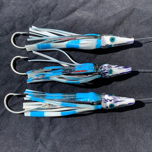 Image of White/Blue Dart