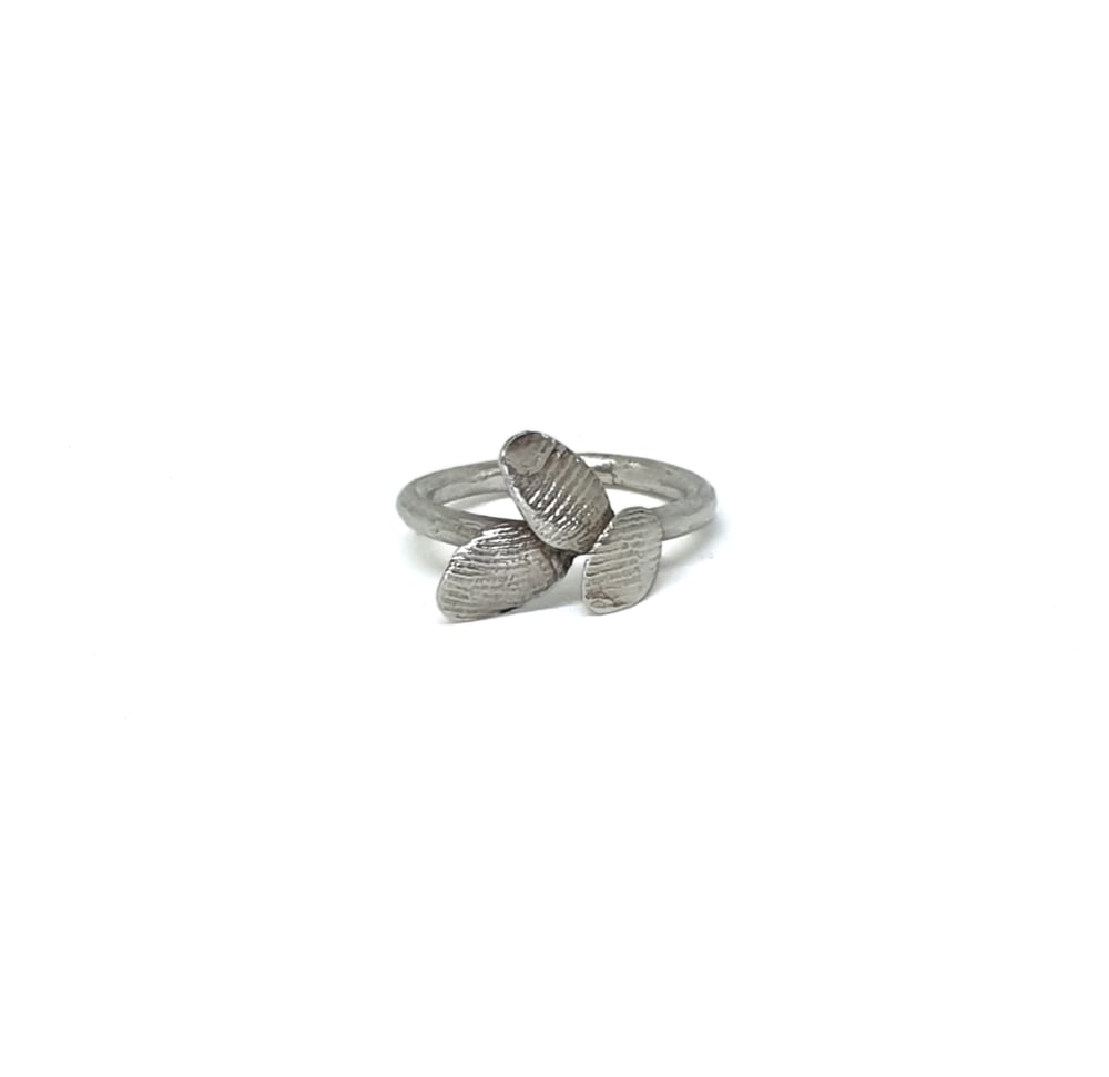 Image of Three Leaf Ring