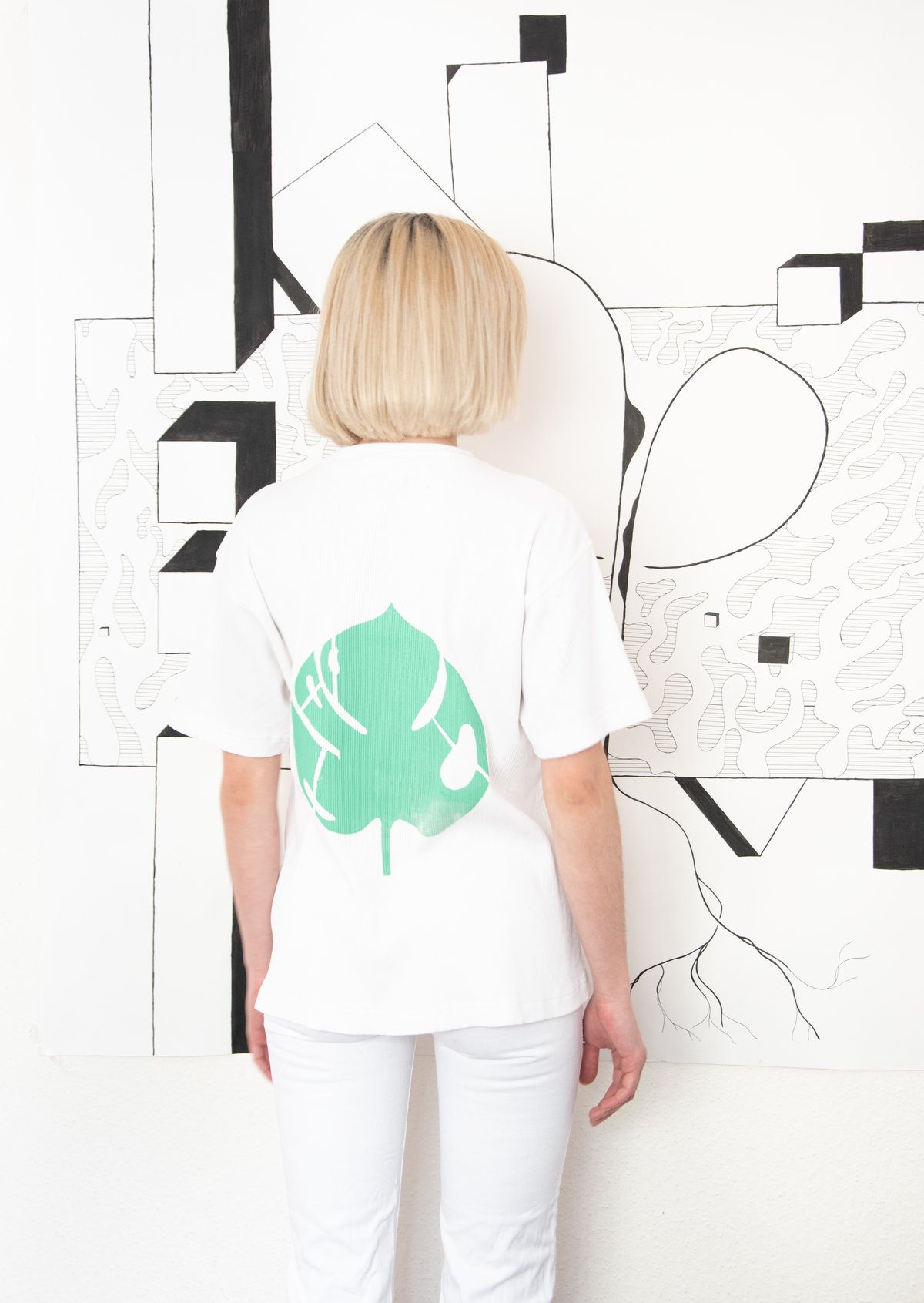 Image of t-shirt with monstera backprint 