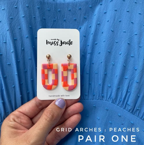 Image of Grid Arches : Peaches