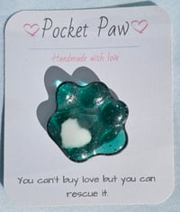 Image 3 of Pocket Paw – Fused Glass Paw Print Gift