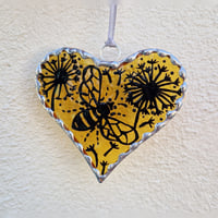 SMALL BEE AND DANDELION SCENE HEART