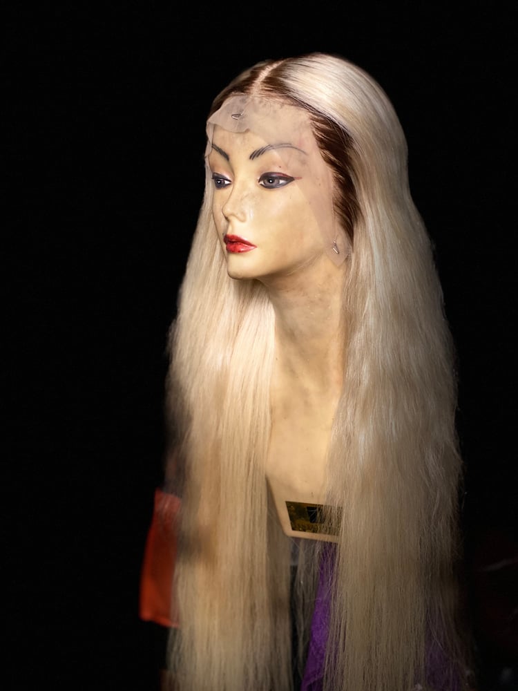 Image of Customunit blonde brown roots 