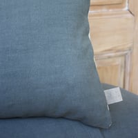 Image 4 of Coussin La Poste bandeau jaune, écritures bleu/vert.