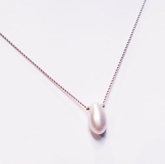 Image of Oval Pearl Whisper Necklace