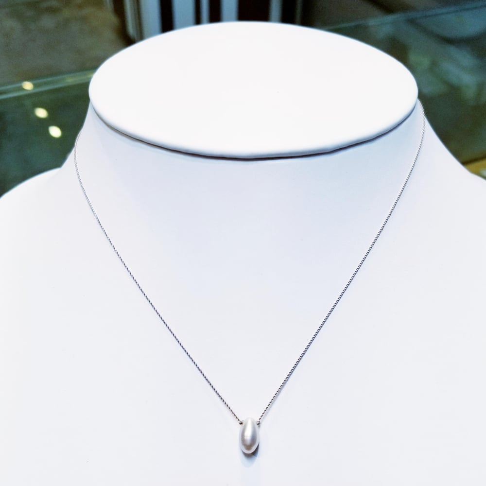 Image of Oval Pearl Whisper Necklace