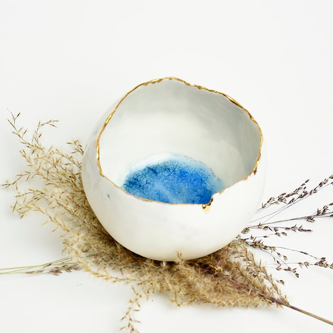 Porcelain candle holder