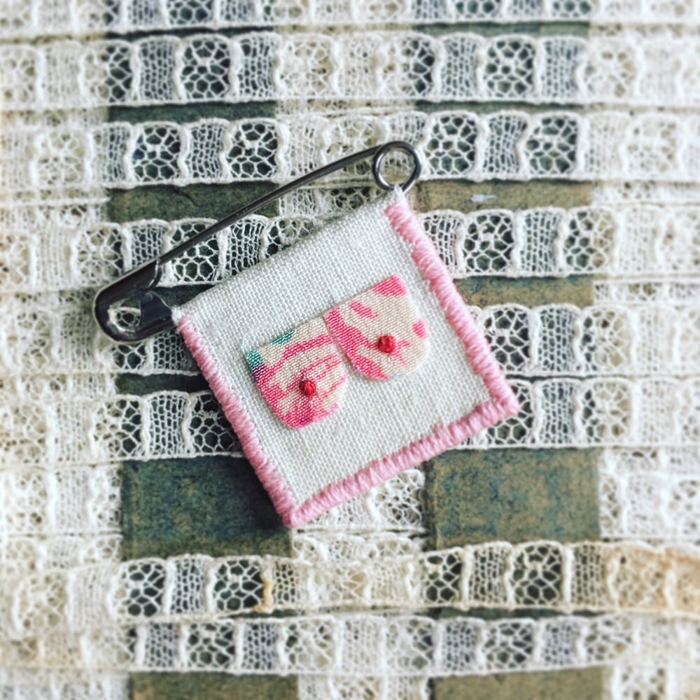 Image of Broche "Boobies"