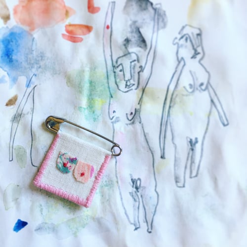 Image of Broche "Boobies"