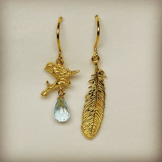 Beeld van Bird with feather