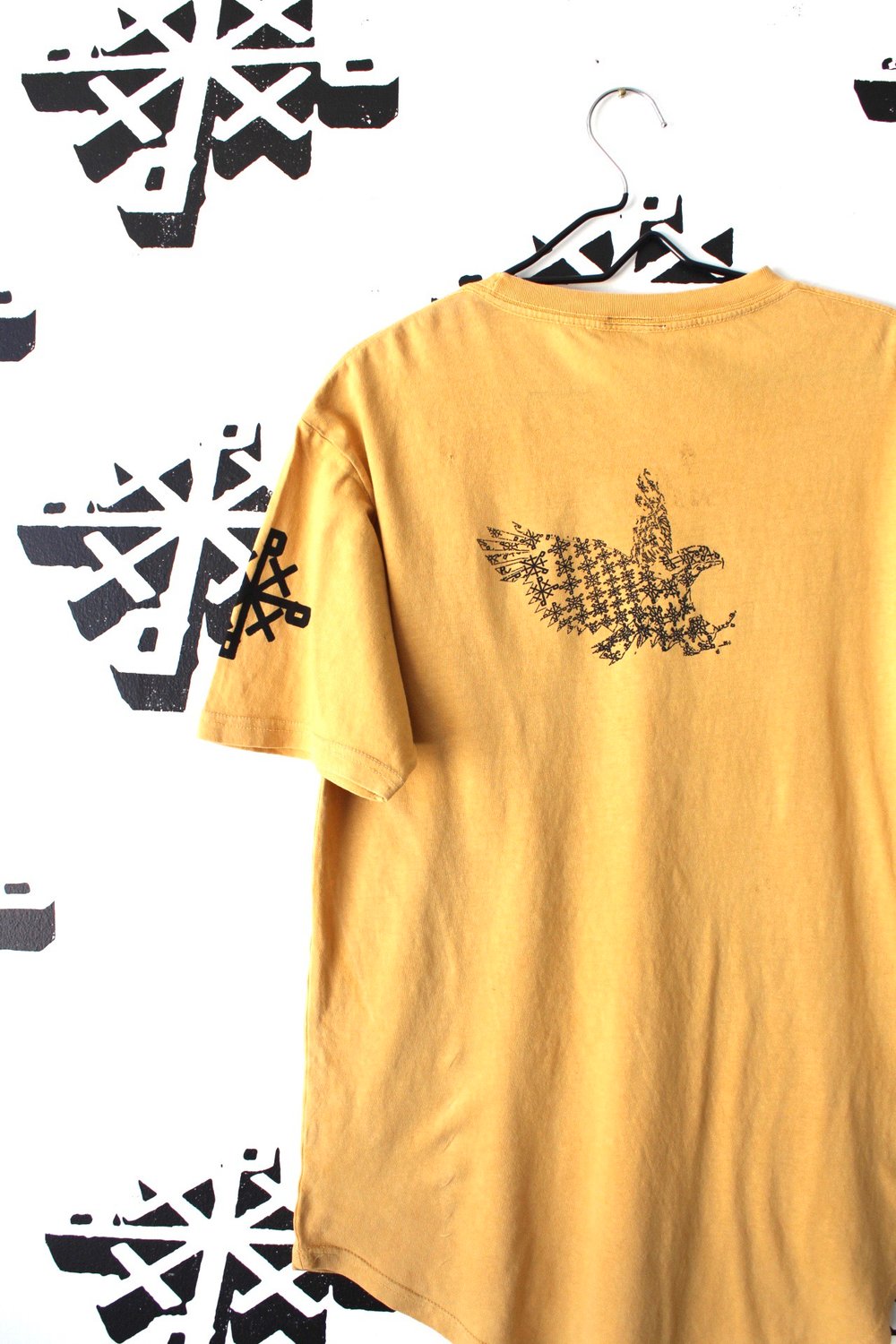 fly in fly out tee in gold 