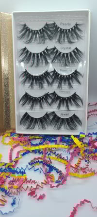 Image 2 of LASH VAULT BOX GOLD