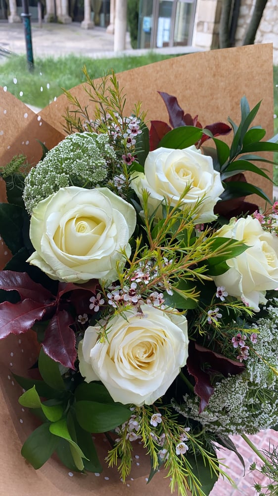 Image of Bouquet 6 o 12 Rosas Blancas