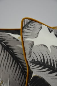 Image 3 of Coussins Bananier N&B