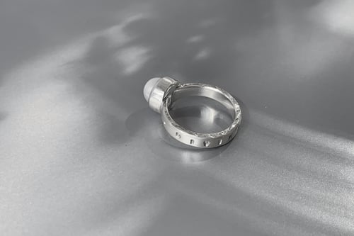 Image of "Inspiration" silver ring with pearl · DIVINATIO ·