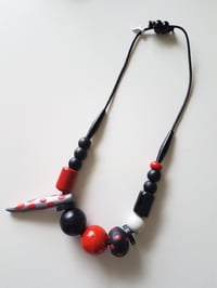 Image 2 of the mix necklace #2 with red