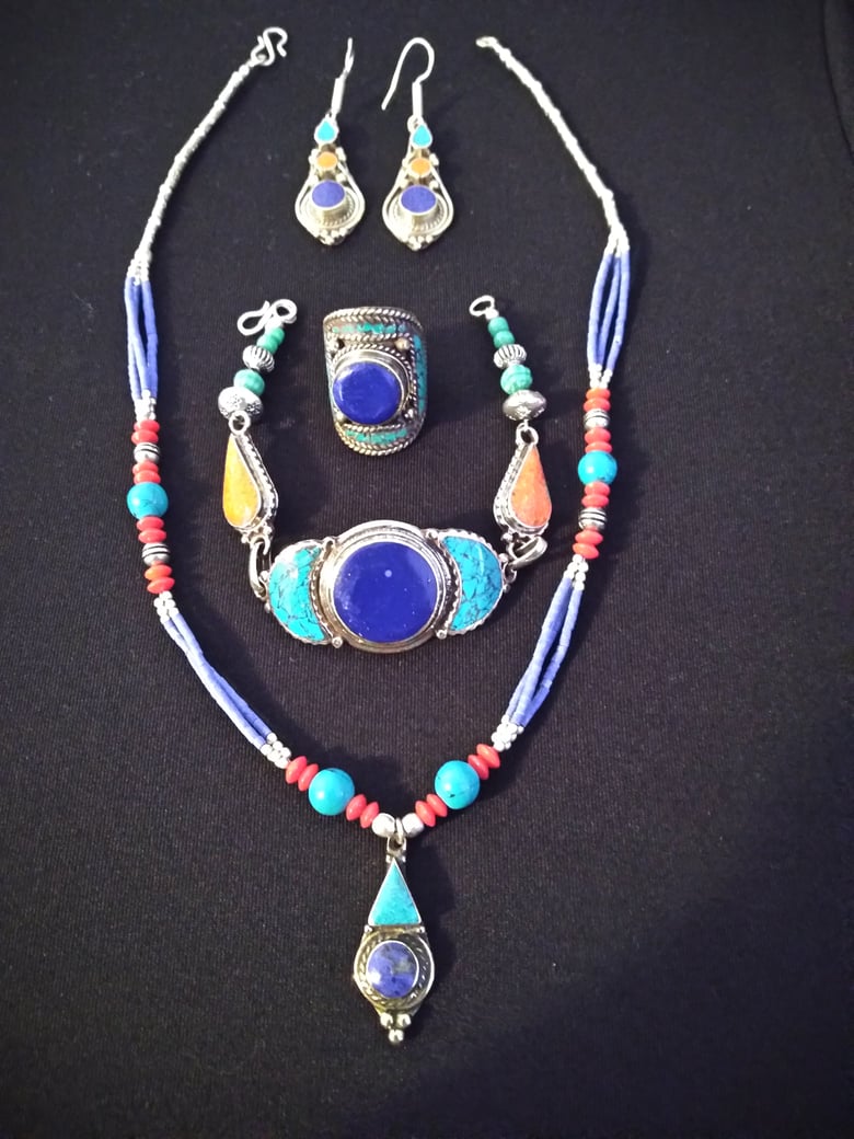 Image of DARK BLUE ACCENTED TIBETAN SILVER NECKLACE, EARRING, BRACELET AND RING SET