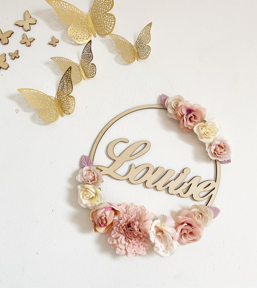 Image of Couronne fleurs prénom 20cm