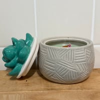 Image 2 of rainwater aloe scented candle