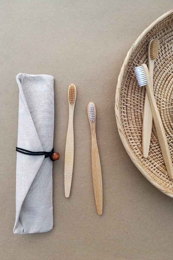 Image of Set of 4 Bamboo Toothbrushes + Bag (Adult)