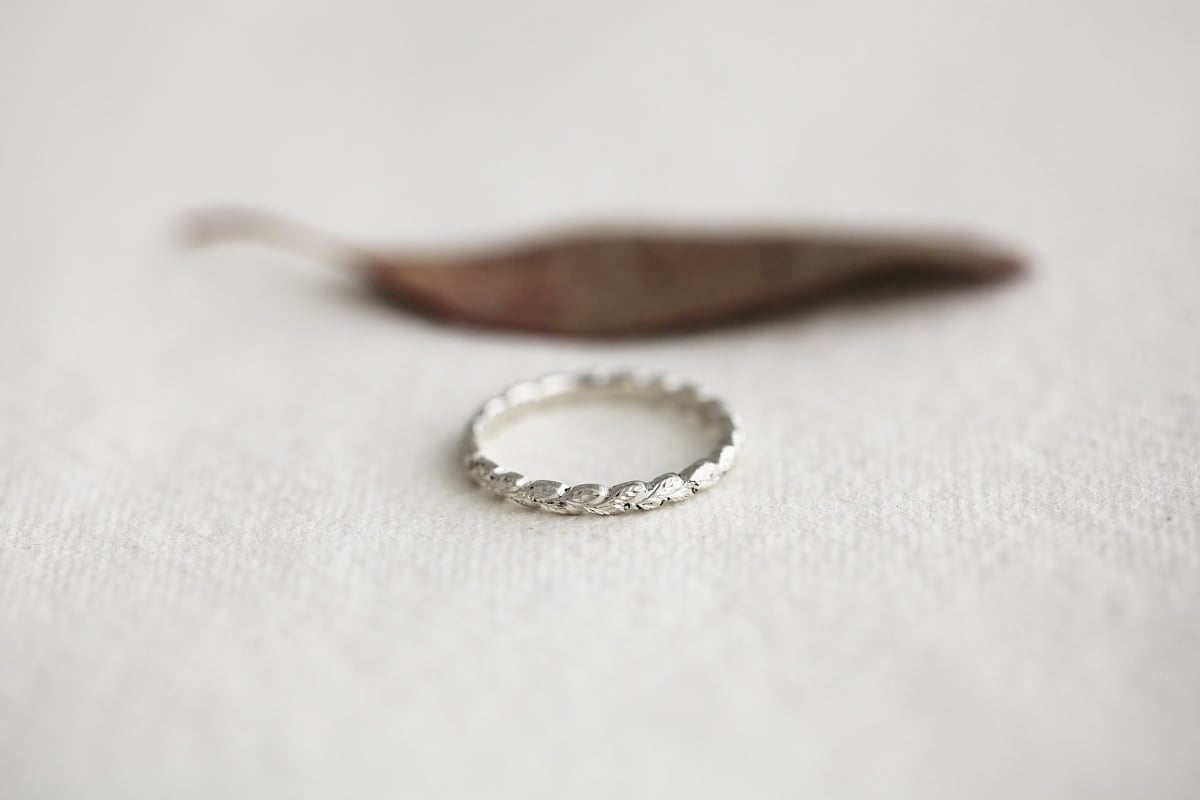 Image of 9ct white gold, 2mm laurel leaf carved ring