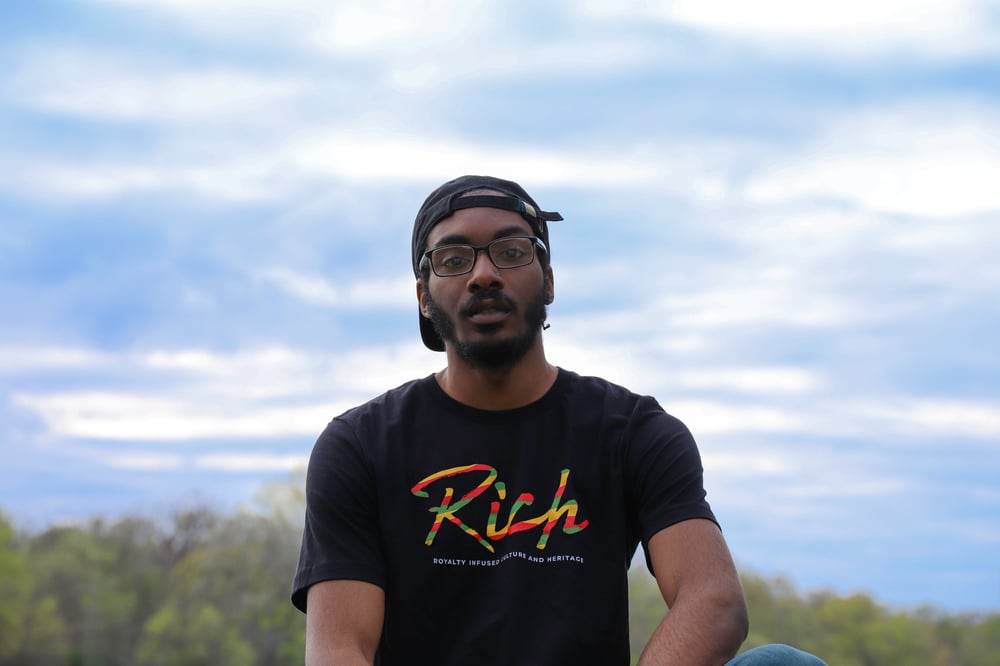 RICH TEE-BLACK
