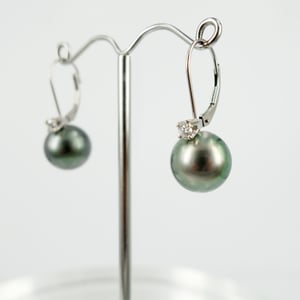 Image of CP1087 - 14ct white gold diamond and pearl drop earring