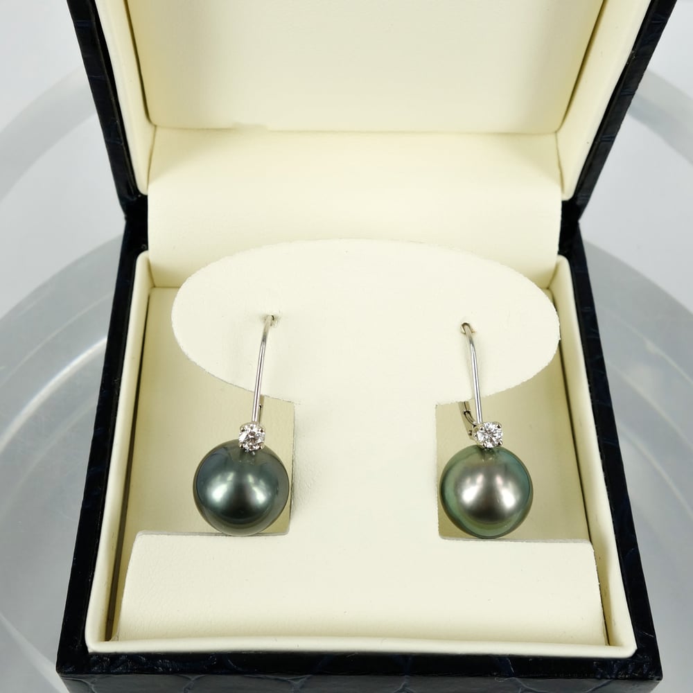 Image of CP1087 - 14ct white gold diamond and pearl drop earring