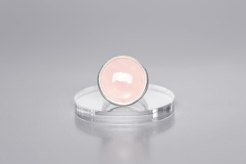 Image of "Tender love" silver ring with rose quartz · TENER AMOR ·