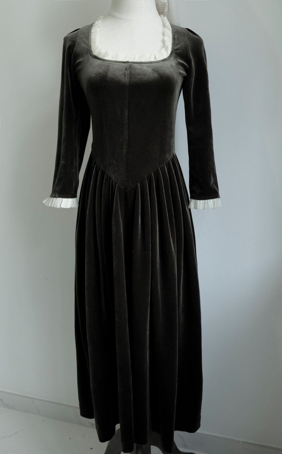 Image of SAMPLE SALE - Unreleased Dress in Dark Turquoise Velvet 014