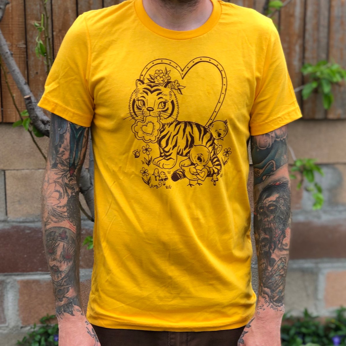 Tiger tee, Golden yellow