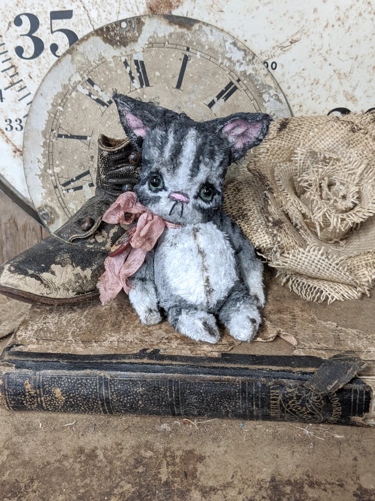 Image of Teenie-Weenie 4" gray Tabby Kitty cat by whendis bears