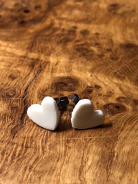 Image 1 of Heart earrings / Clustdlysau calon