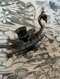 Image 3 of Bougeoir à main en forme de dragon, en laiton, style Napoleon III