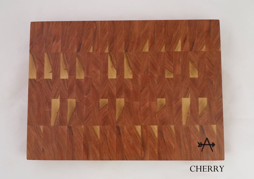 Image of SOLID COLOR END-GRAIN CUTTING BOARD 