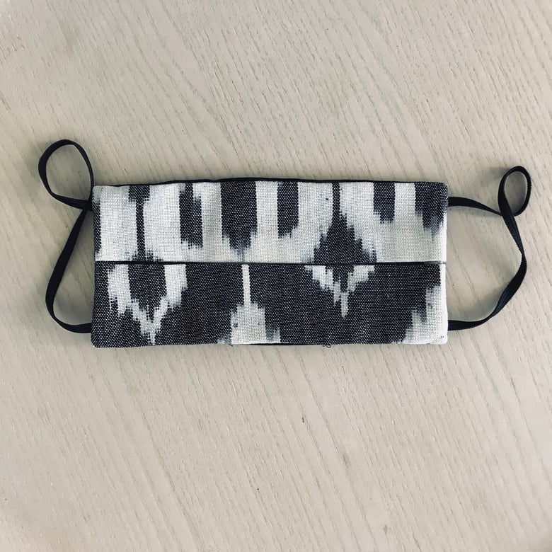Image of PROTECTIVE MASK / CREAM BATIK