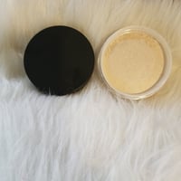 Image 2 of Mattifying loose setting powder 