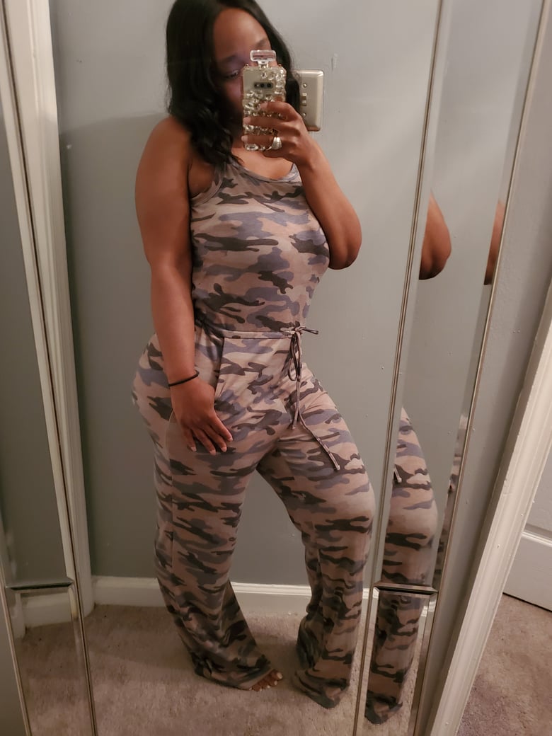 Image of Camo sleeveless pants romper 