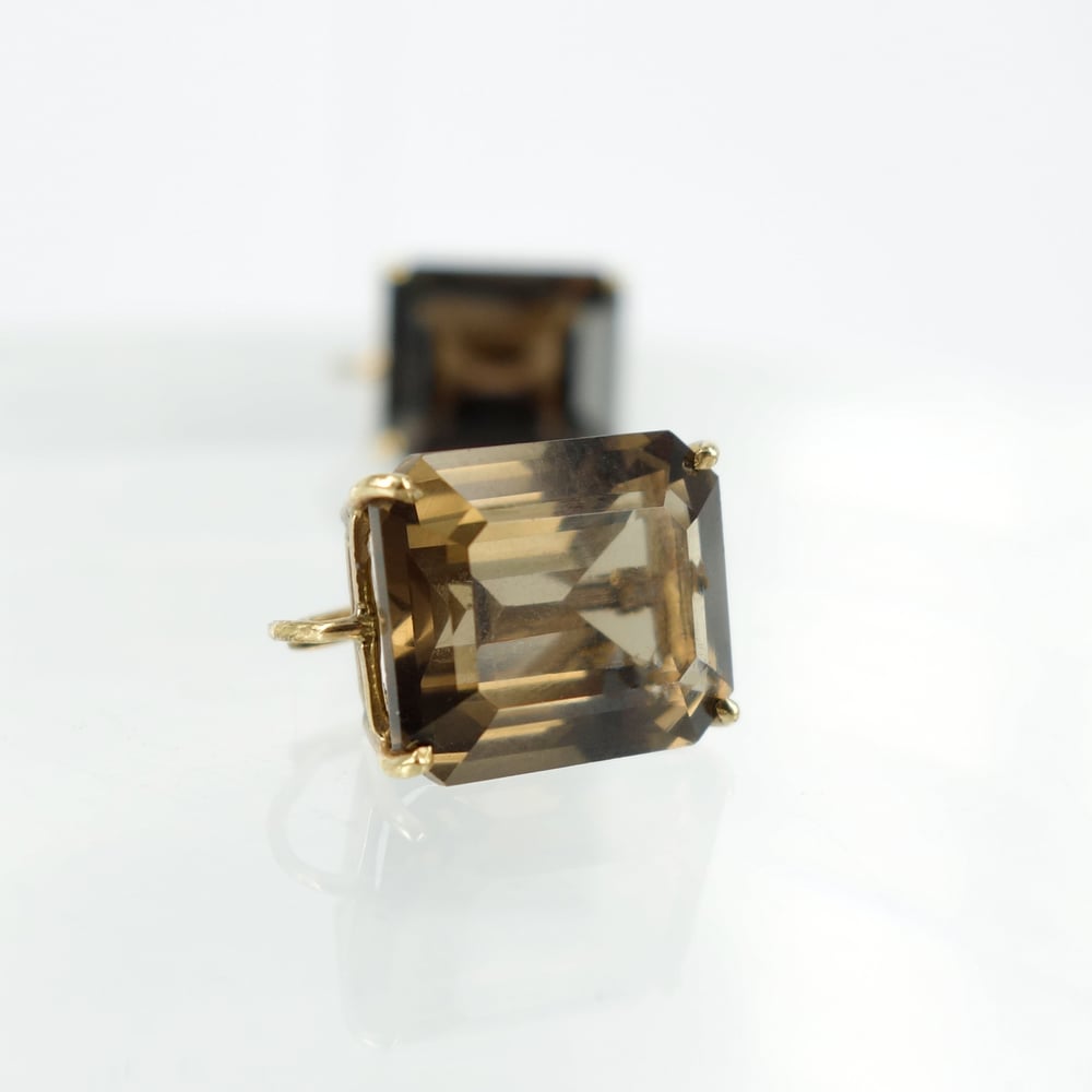 Image of PJ4990 - 18ct yellow gold earring with emerald cut smokey quartz