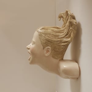 HEADS "NON TRATTIENE" wall sculpture